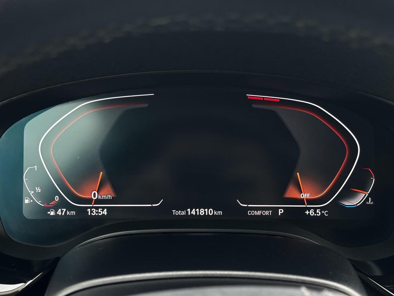 BMW 5-SERIE Touring 520i High Executive Edition | Carplay | Trekhaak | LED | Verwarmde voorstoelen | LED | Ambiance verlichting |