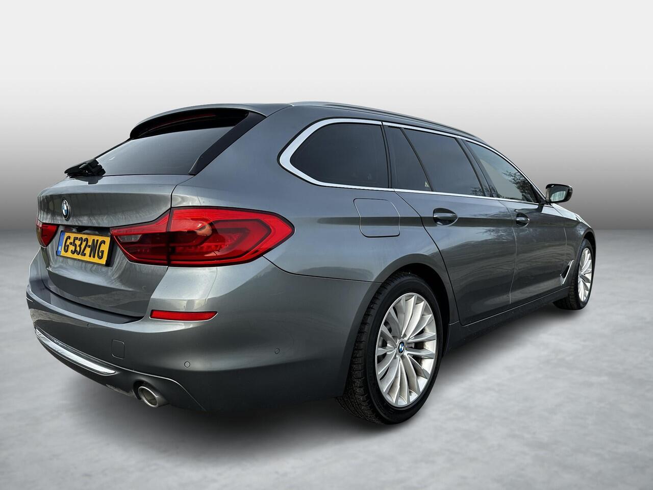 BMW 5-SERIE Touring 520i High Executive Edition | Carplay | Trekhaak | LED | Verwarmde voorstoelen | LED | Ambiance verlichting |