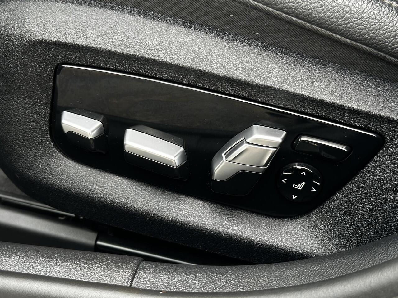 BMW 5-SERIE Touring 520i High Executive Edition | Carplay | Trekhaak | LED | Verwarmde voorstoelen | LED | Ambiance verlichting |