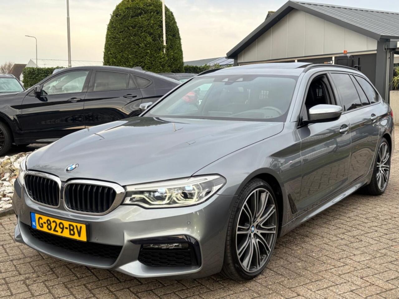 BMW 5-SERIE Touring 520i M-Pakket 2019 Panodak HUD Dealerauto