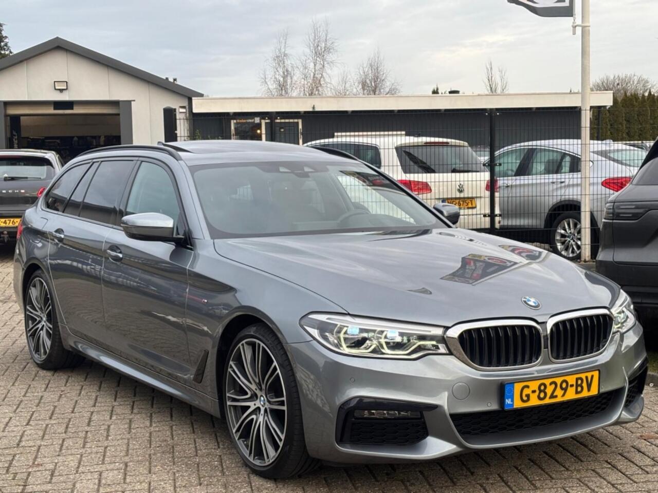 BMW 5-SERIE Touring 520i M-Pakket 2019 Panodak HUD Dealerauto