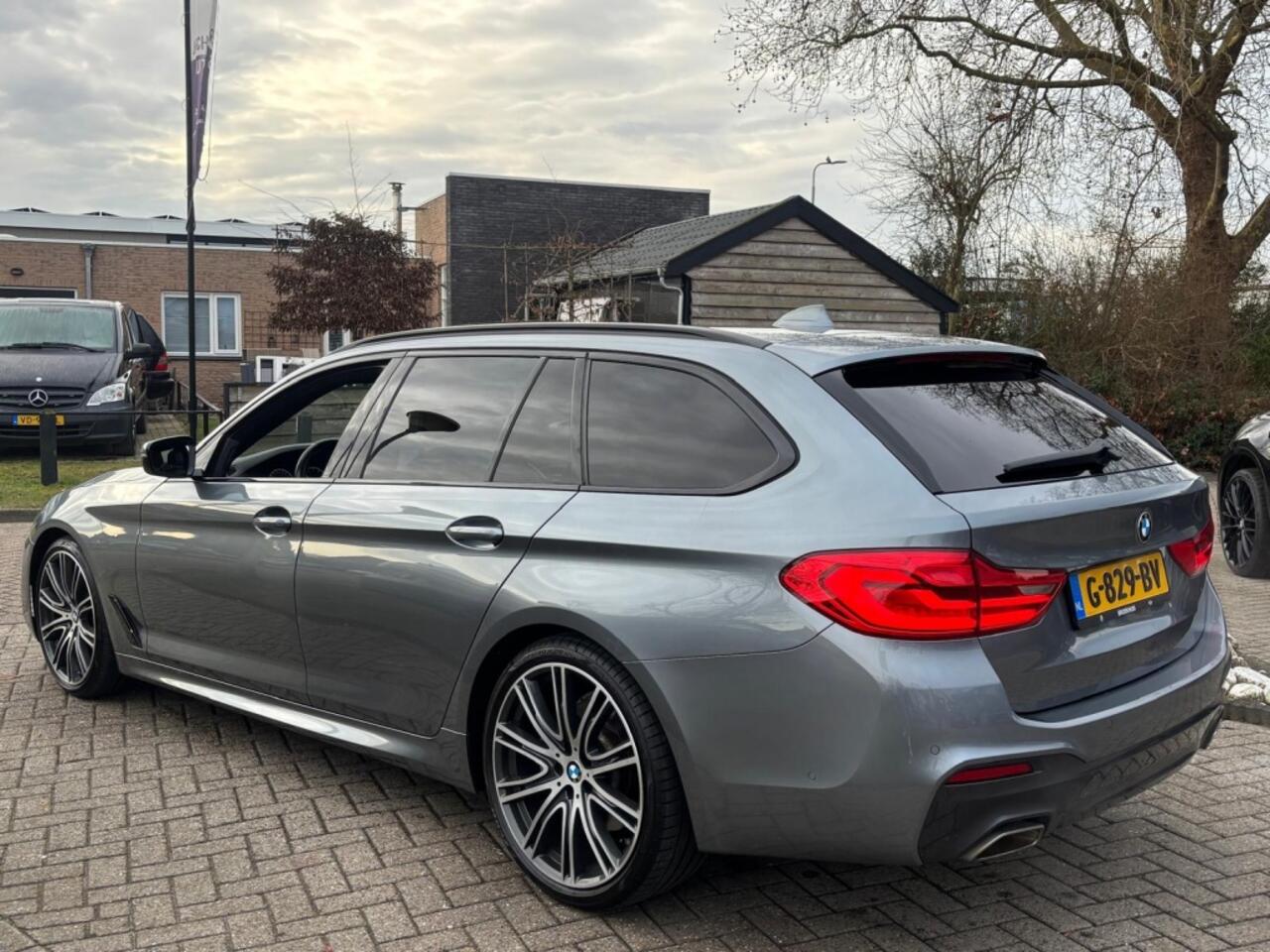 BMW 5-SERIE Touring 520i M-Pakket 2019 Panodak HUD Dealerauto