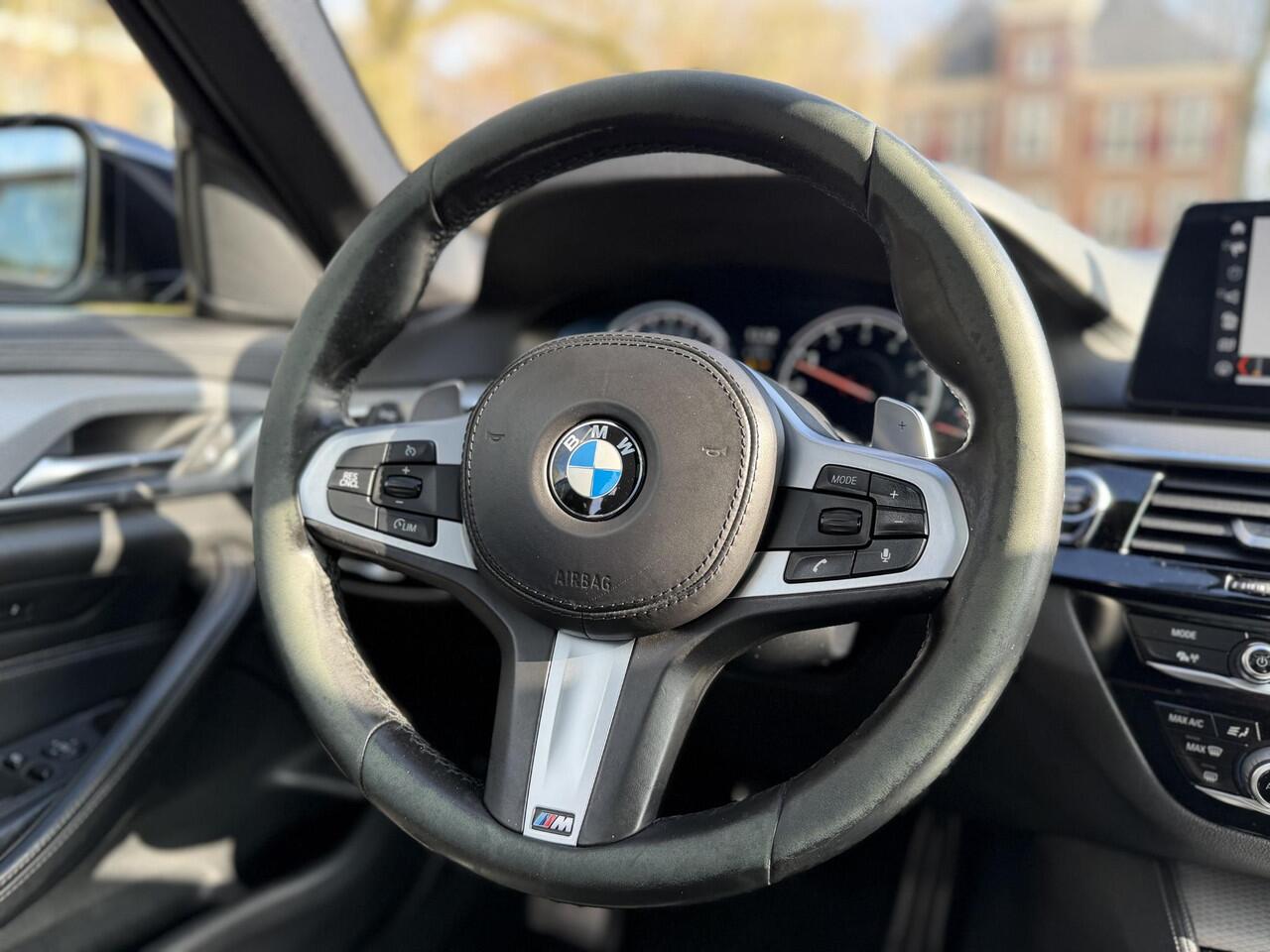 BMW 5-SERIE Touring 530i High Executive | M-Sport | Pano | Leder | Camera |