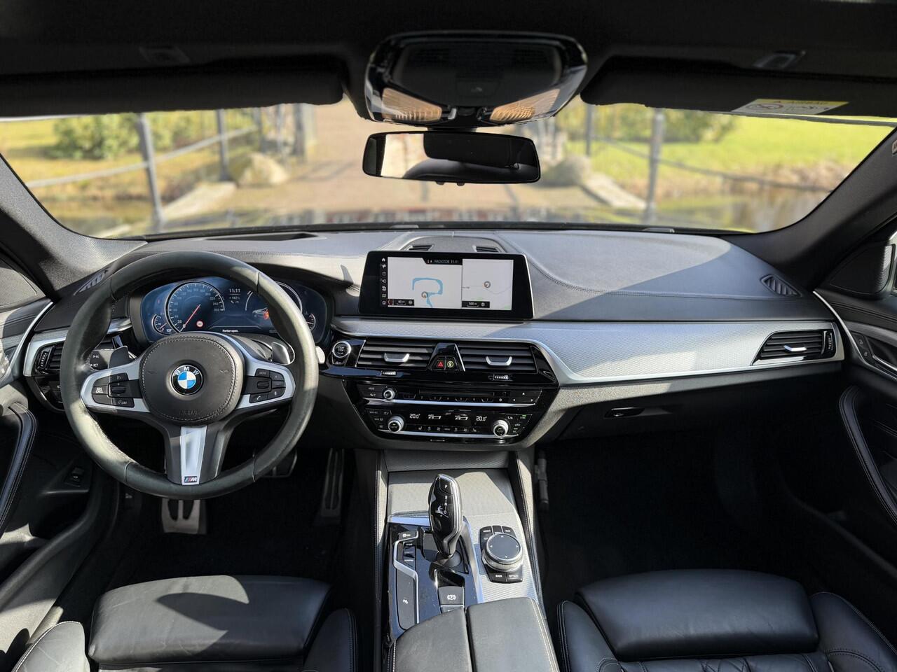 BMW 5-SERIE Touring 530i High Executive | M-Sport | Pano | Leder | Camera |