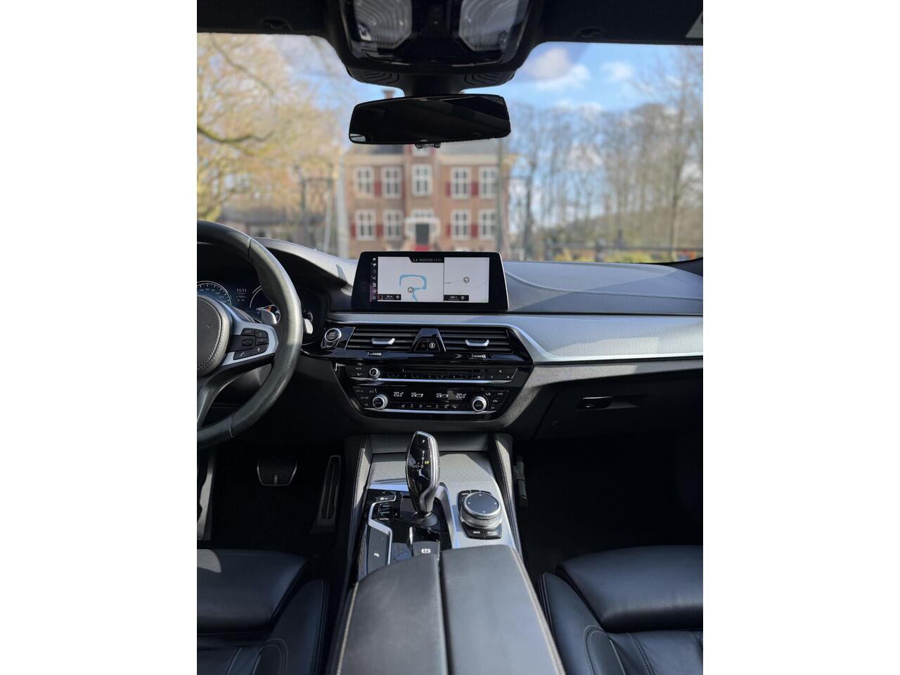 BMW 5-SERIE Touring 530i High Executive | M-Sport | Pano | Leder | Camera |