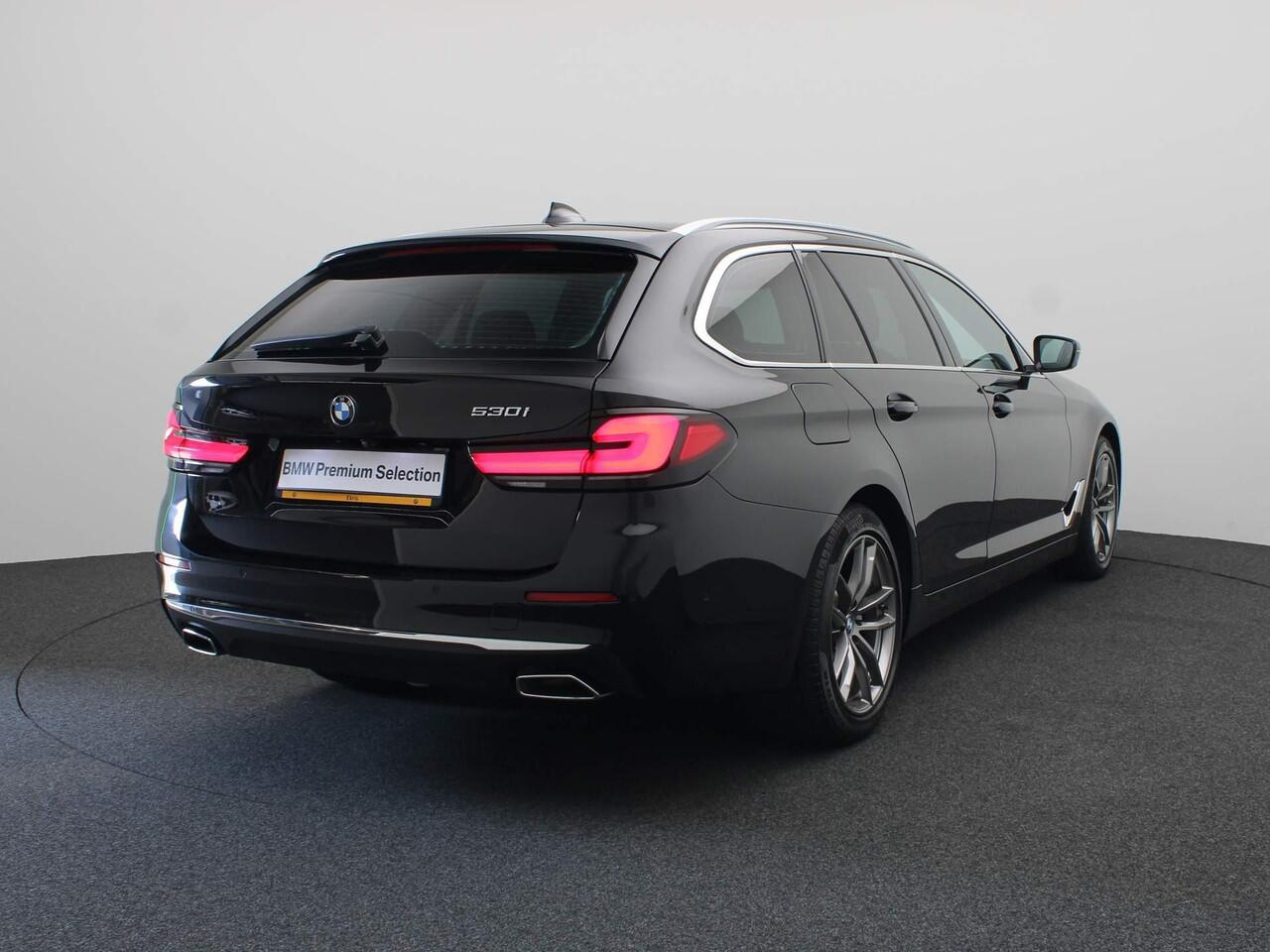 BMW 5-SERIE Touring 530i High Executive | Luxury Line | Panoramadak | Verwarmd Stuurwiel | Adaptief Onderstel | Driving Assistant Professional | Laserlight | Head-Up Display | 18''