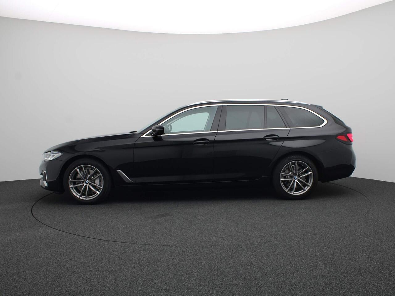 BMW 5-SERIE Touring 530i High Executive | Luxury Line | Panoramadak | Verwarmd Stuurwiel | Adaptief Onderstel | Driving Assistant Professional | Laserlight | Head-Up Display | 18''