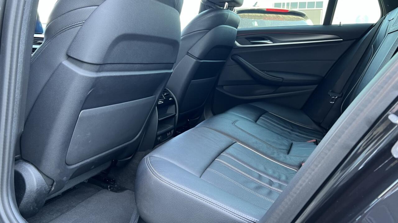 BMW 5-SERIE 520i High Executive | M-Sport | Leer | Camera