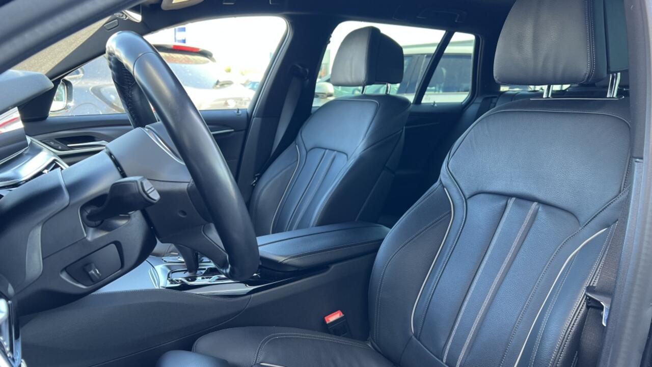 BMW 5-SERIE 520i High Executive | M-Sport | Leer | Camera