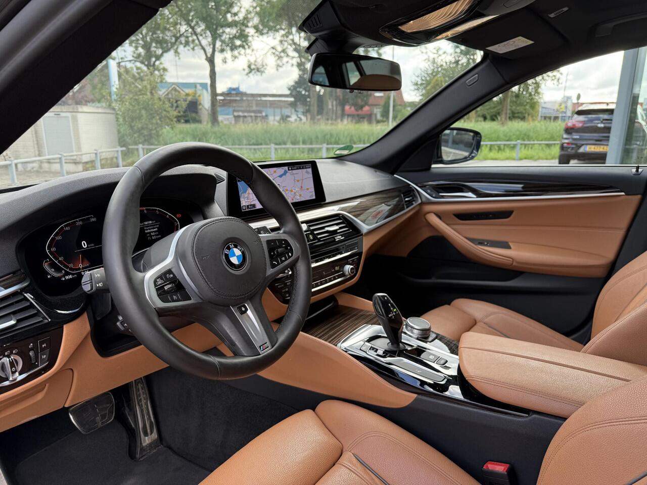 BMW 5-SERIE Touring 520i Aut. M-Sport | Panorama | Trekhaak | Memory |