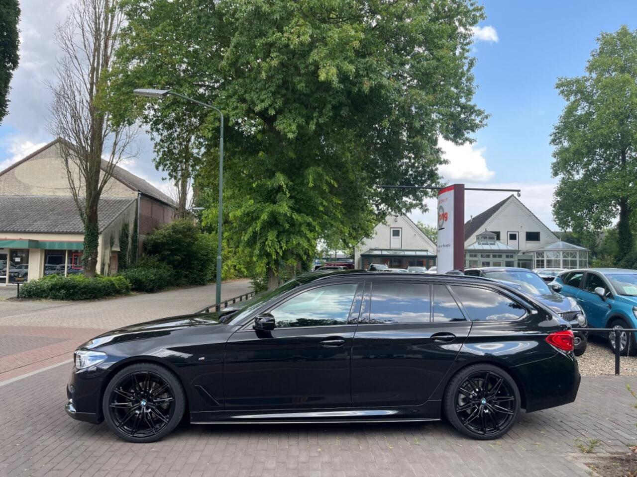 BMW 5-SERIE TOURING 520I HIGH EXECUTIVE / SCHUIFDAK / LEDER / HARMAN-KARDON