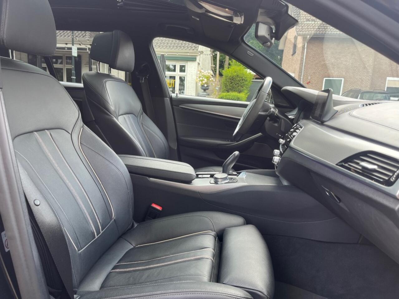 BMW 5-SERIE TOURING 520I HIGH EXECUTIVE / SCHUIFDAK / LEDER / HARMAN-KARDON