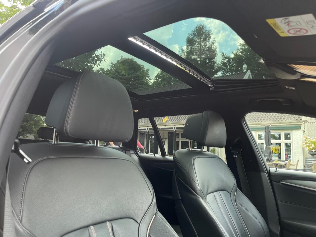 BMW 5-SERIE TOURING 520I HIGH EXECUTIVE / SCHUIFDAK / LEDER / HARMAN-KARDON