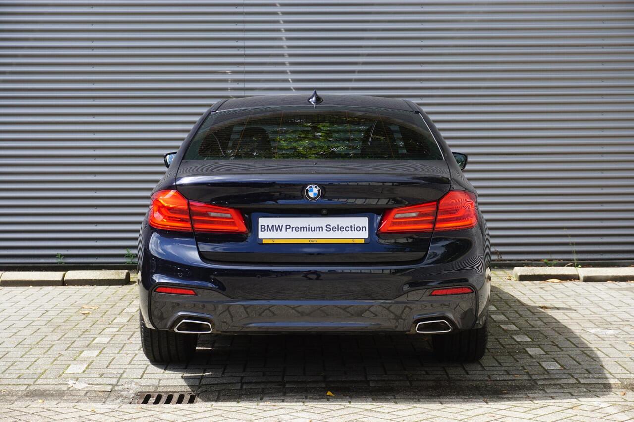 BMW 5-SERIE 530e xDrive M Sportpakket | Entertainment | 19 inch M Dubbelspaak (styling 664M)in Orbit Grey | Pack BMW Head-Up Display | Harman Kardon Surround Sound Systeem |