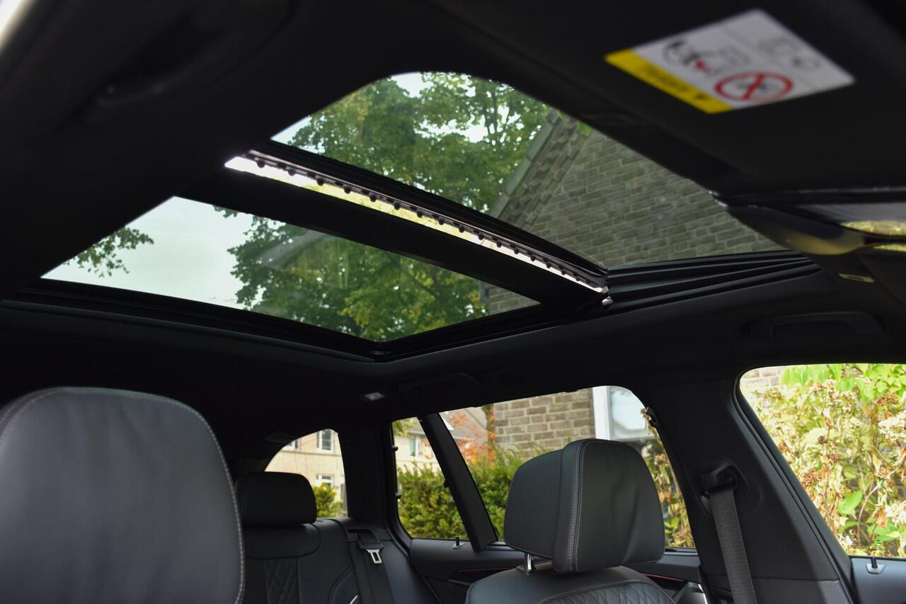 BMW 5-SERIE Touring 540i xDrive M Sport | Panoramadak | ACC | Laser