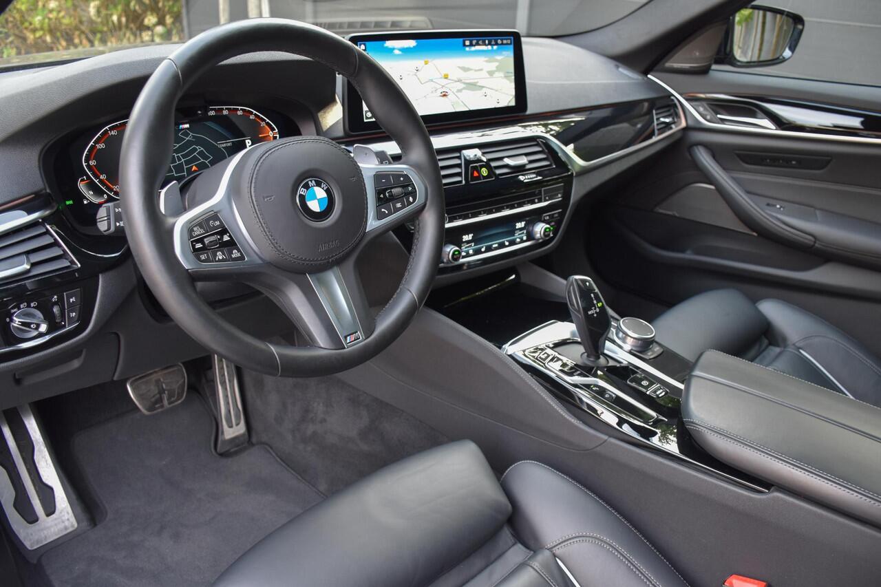 BMW 5-SERIE Touring 540i xDrive M Sport | Panoramadak | ACC | Laser
