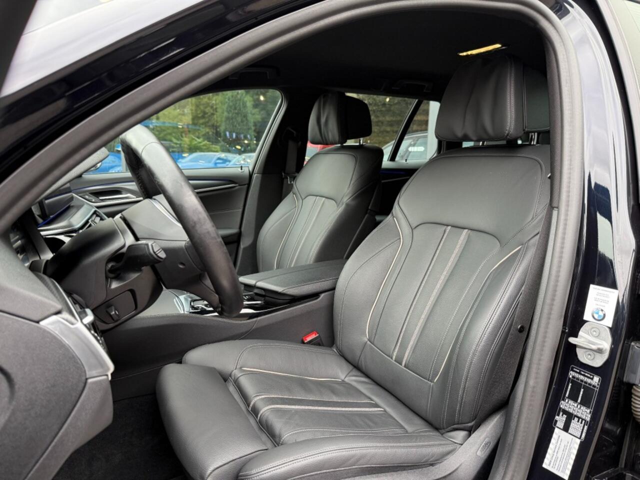 BMW 5-SERIE Touring 520i M-Sport LCI,Comfortstoelen,LED,Driving Assistant,NaviPro