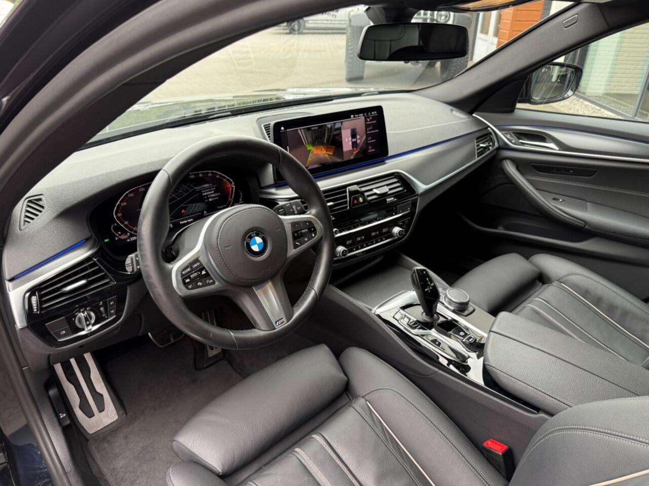 BMW 5-SERIE Touring 520i M-Sport LCI,Comfortstoelen,LED,Driving Assistant,NaviPro