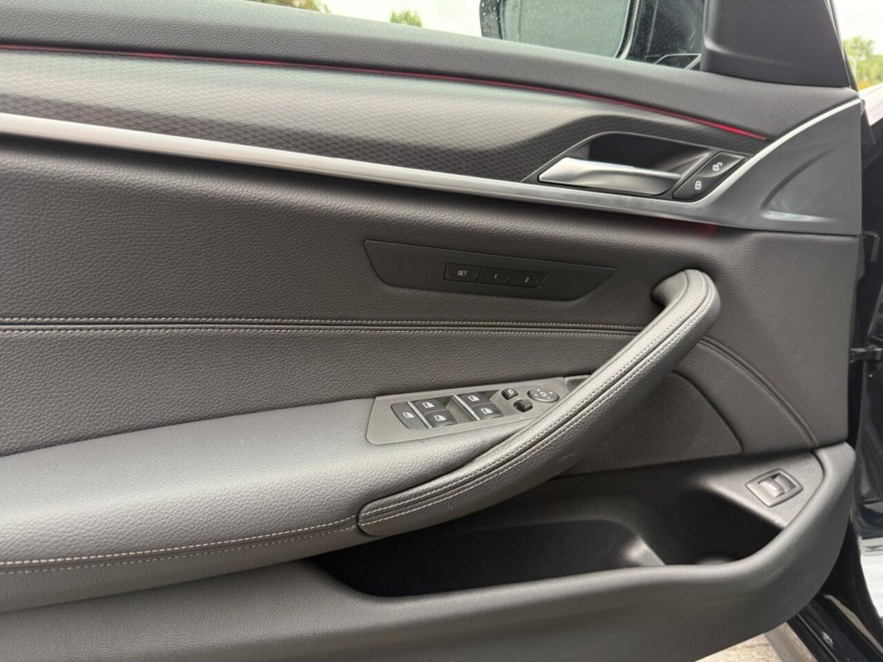 BMW 5-SERIE Touring 520i M-Sport LCI,Comfortstoelen,LED,Driving Assistant,NaviPro