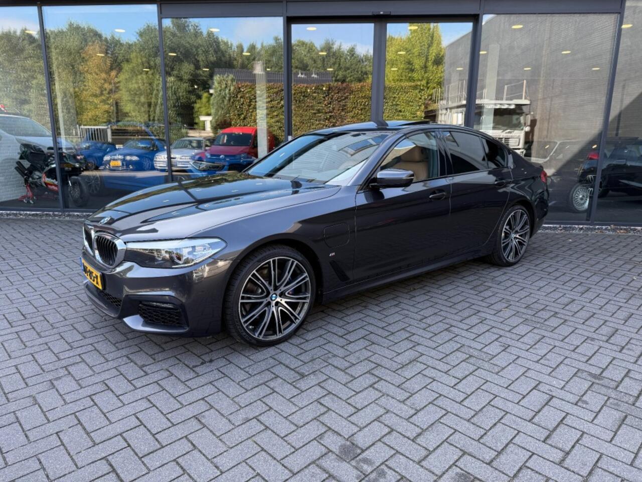 BMW 5-SERIE 530e iPerformance M-Sport,Schuifdak,Leer,LED,NaviPro,Cam,
