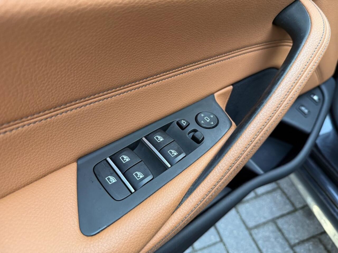 BMW 5-SERIE 530e iPerformance M-Sport,Schuifdak,Leer,LED,NaviPro,Cam,