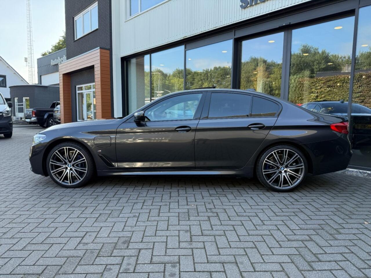 BMW 5-SERIE 530e iPerformance M-Sport,Schuifdak,Leer,LED,NaviPro,Cam,