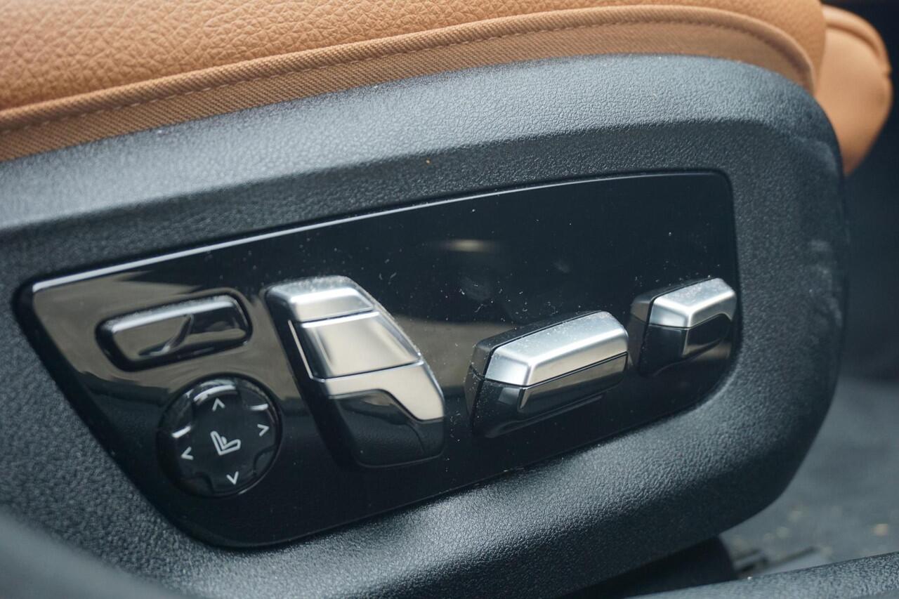 BMW 5-SERIE 540i M Sport | Schuif-kanteldak / HIFI / Lederen Sportstoelen / Elektrische bestuurdersstoel met geheugen / Achteruitrijcamera