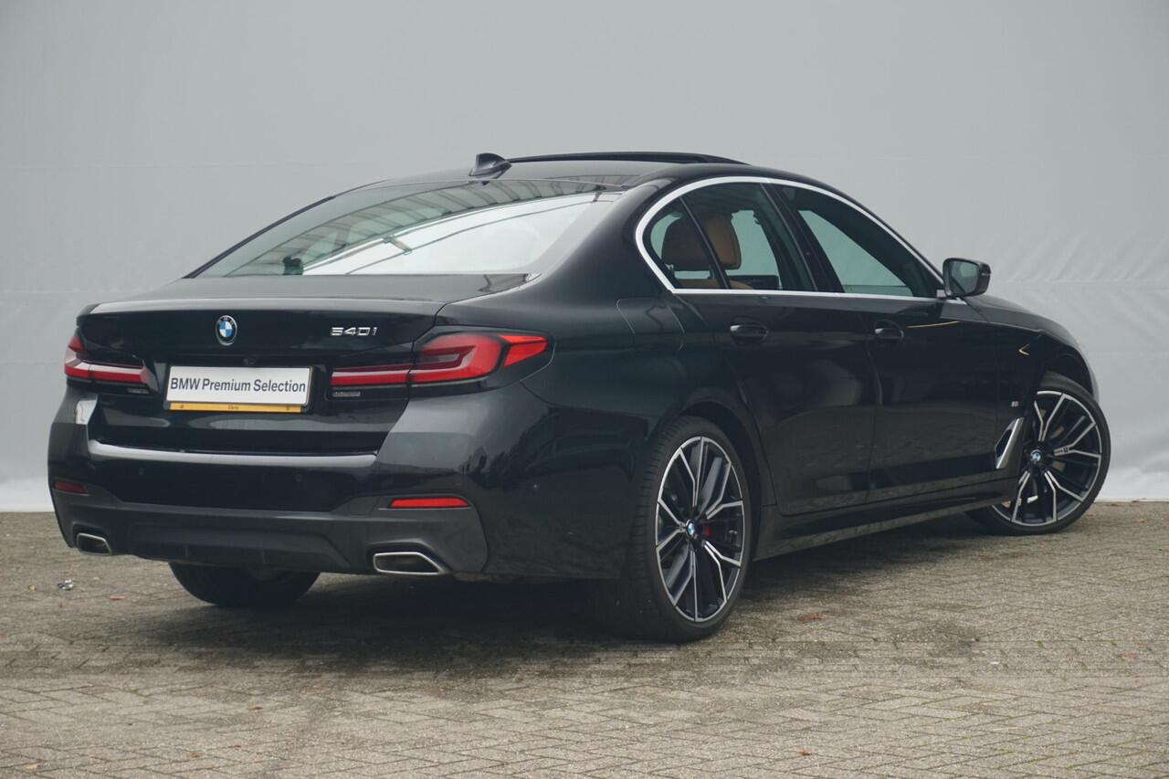 BMW 5-SERIE 540i M Sport | Schuif-kanteldak / HIFI / Lederen Sportstoelen / Elektrische bestuurdersstoel met geheugen / Achteruitrijcamera