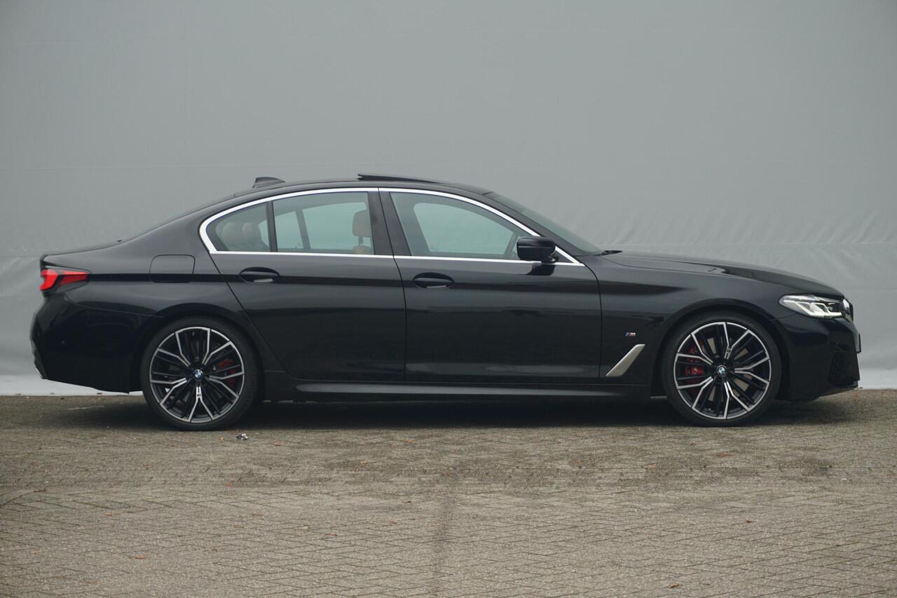 BMW 5-SERIE 540i M Sport | Schuif-kanteldak / HIFI / Lederen Sportstoelen / Elektrische bestuurdersstoel met geheugen / Achteruitrijcamera