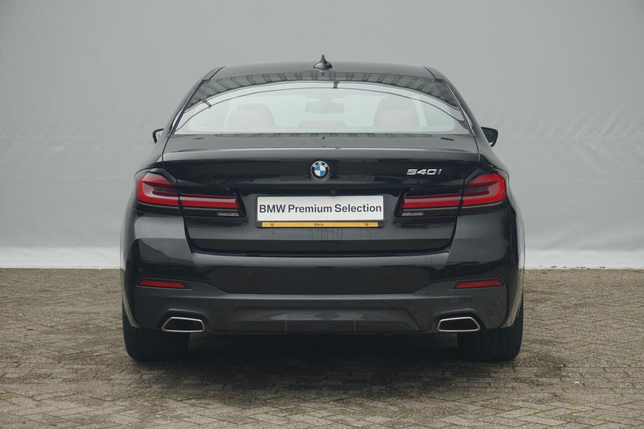 BMW 5-SERIE 540i M Sport | Schuif-kanteldak / HIFI / Lederen Sportstoelen / Elektrische bestuurdersstoel met geheugen / Achteruitrijcamera