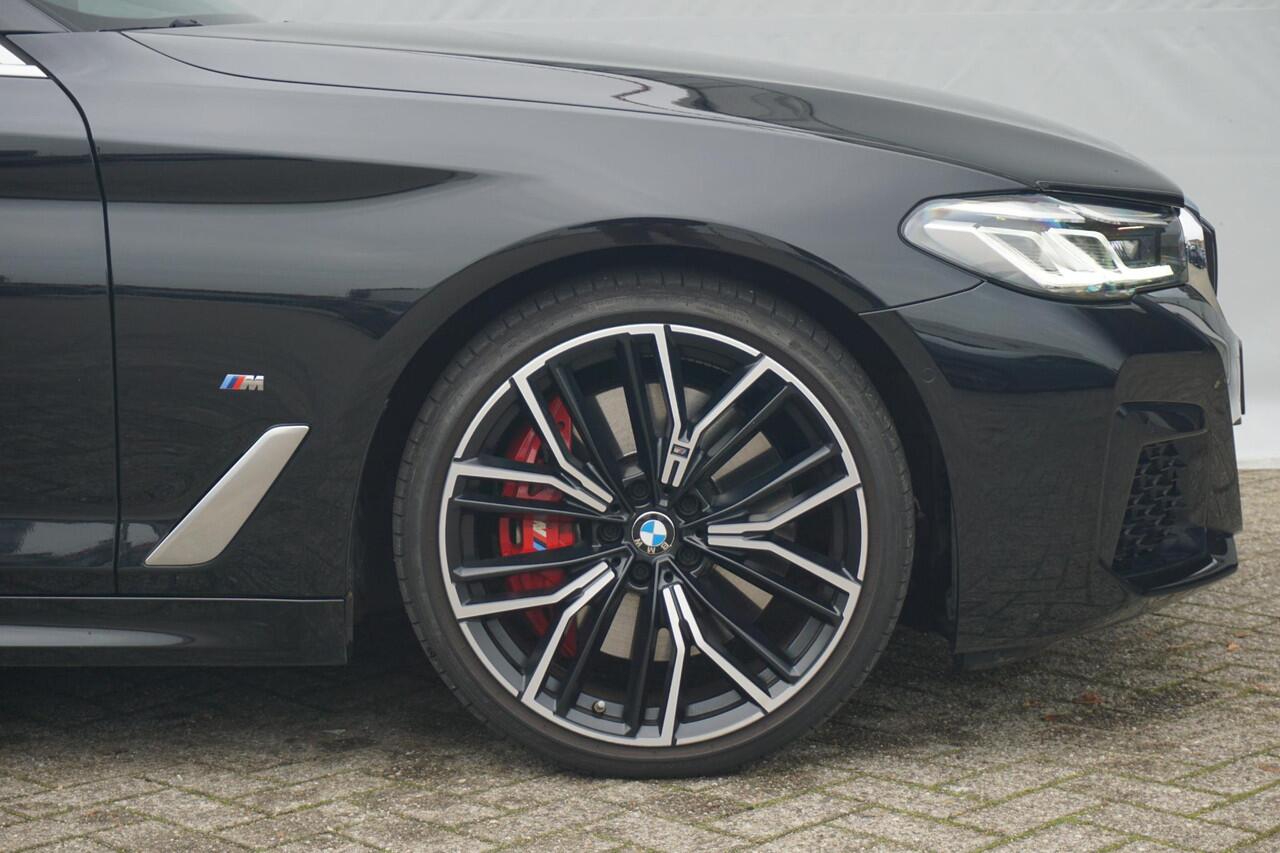 BMW 5-SERIE 540i M Sport | Schuif-kanteldak / HIFI / Lederen Sportstoelen / Elektrische bestuurdersstoel met geheugen / Achteruitrijcamera