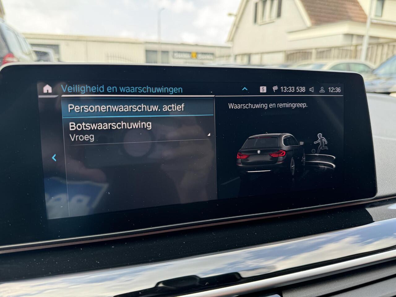 BMW 5-SERIE Touring 520i High Executive Alles zwart!