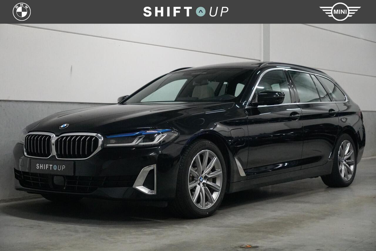 BMW 5-SERIE Touring 530e xDrive Panoramadak | TV | Massage | CoPilot | Harman Kardon