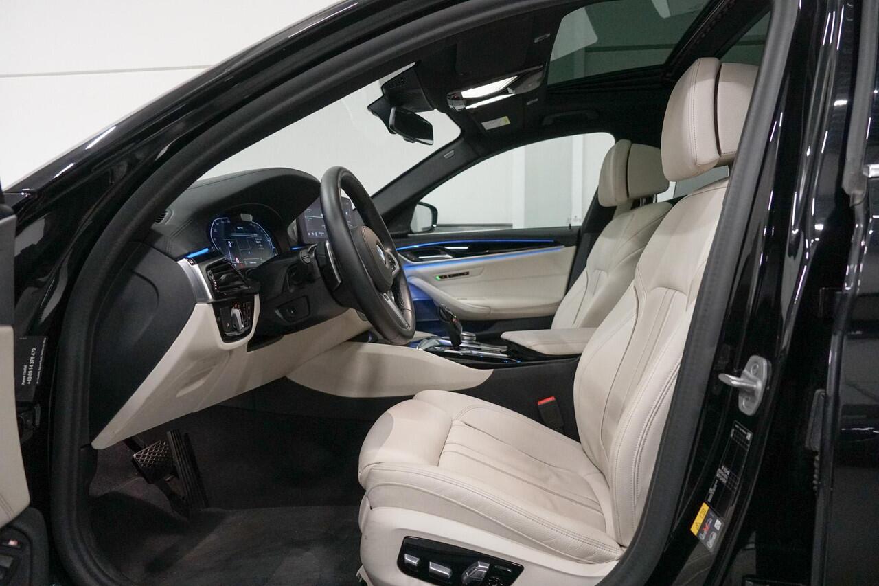 BMW 5-SERIE Touring 530e xDrive Panoramadak | TV | Massage | CoPilot | Harman Kardon