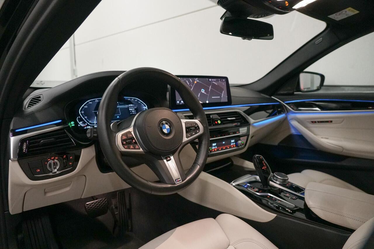 BMW 5-SERIE Touring 530e xDrive Panoramadak | TV | Massage | CoPilot | Harman Kardon
