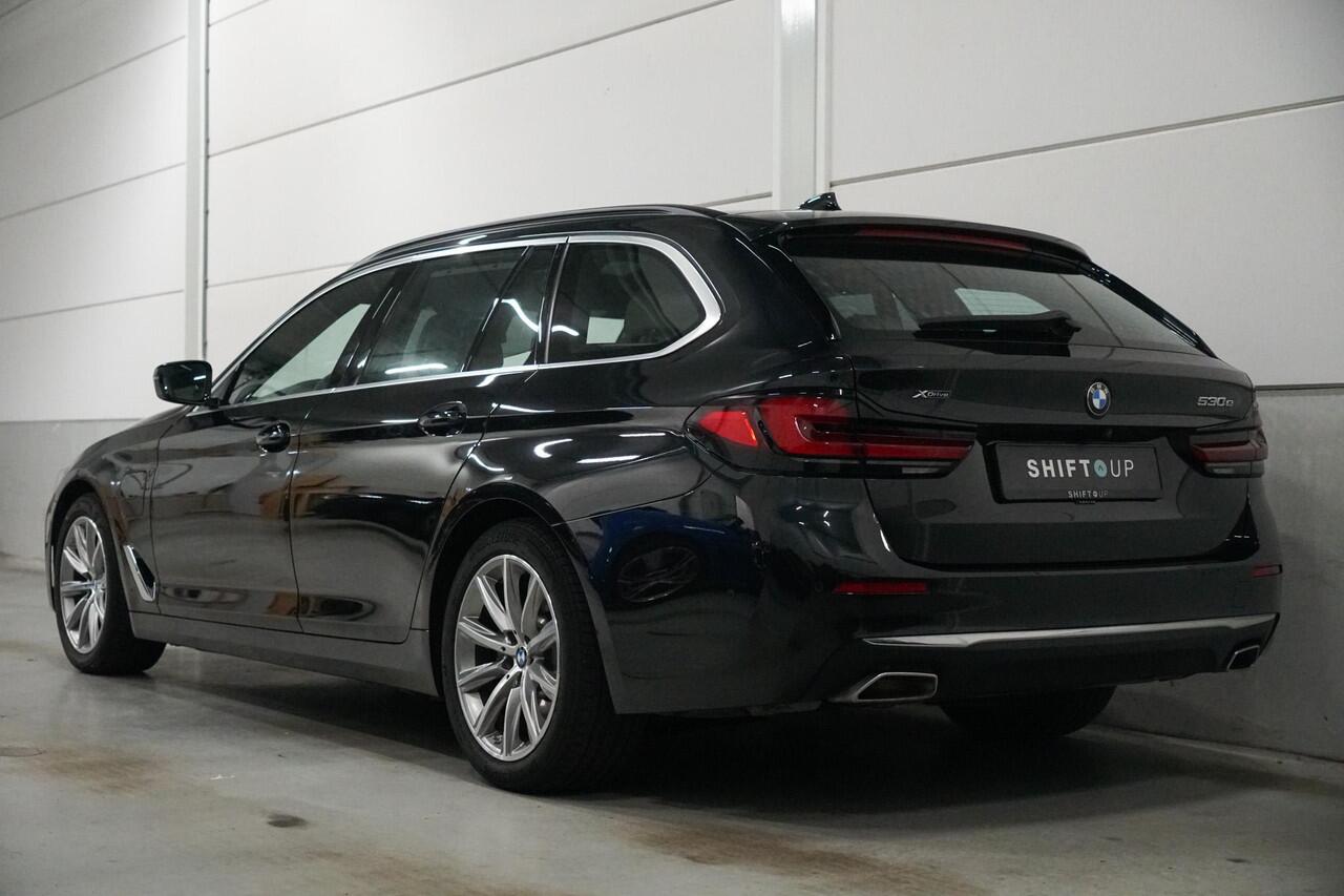 BMW 5-SERIE Touring 530e xDrive Panoramadak | TV | Massage | CoPilot | Harman Kardon