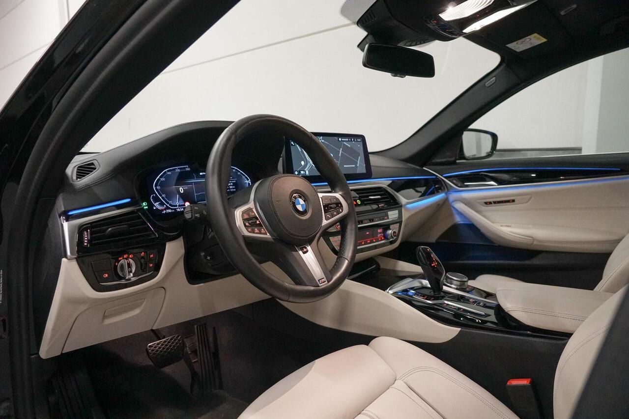 BMW 5-SERIE Touring 530e xDrive Panoramadak | TV | Massage | CoPilot | Harman Kardon