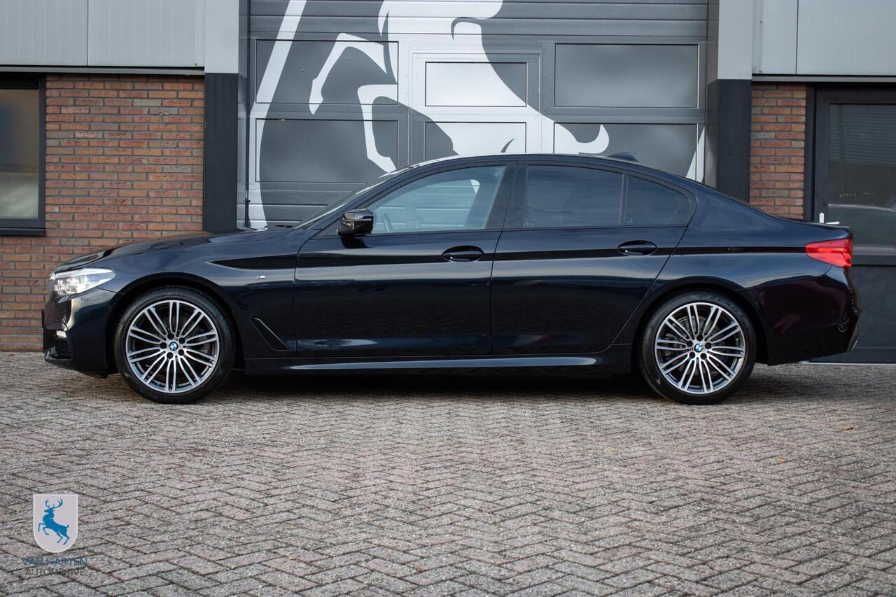 BMW 5-SERIE 520i High Executive Edition M-sport / Carbonzwart