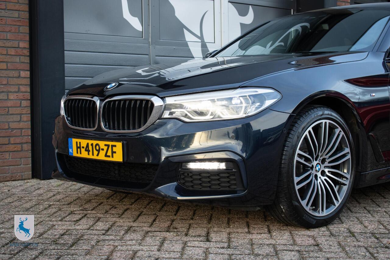 BMW 5-SERIE 520i High Executive Edition M-sport / Carbonzwart