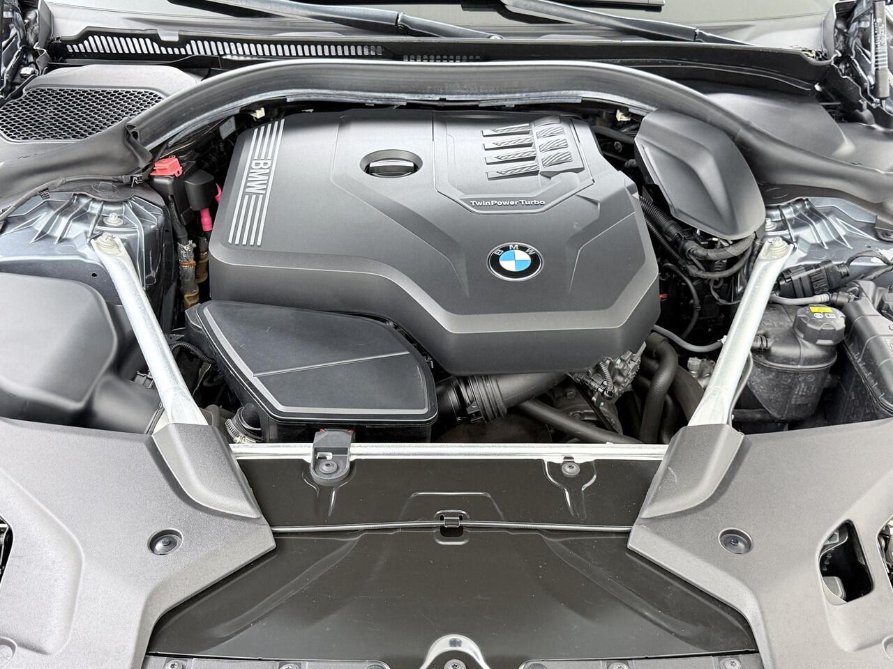 BMW 5-SERIE Touring 530i High Executive Edition M-Sport | Panorama Dak | 360 Camera | Trekhaak | NAP