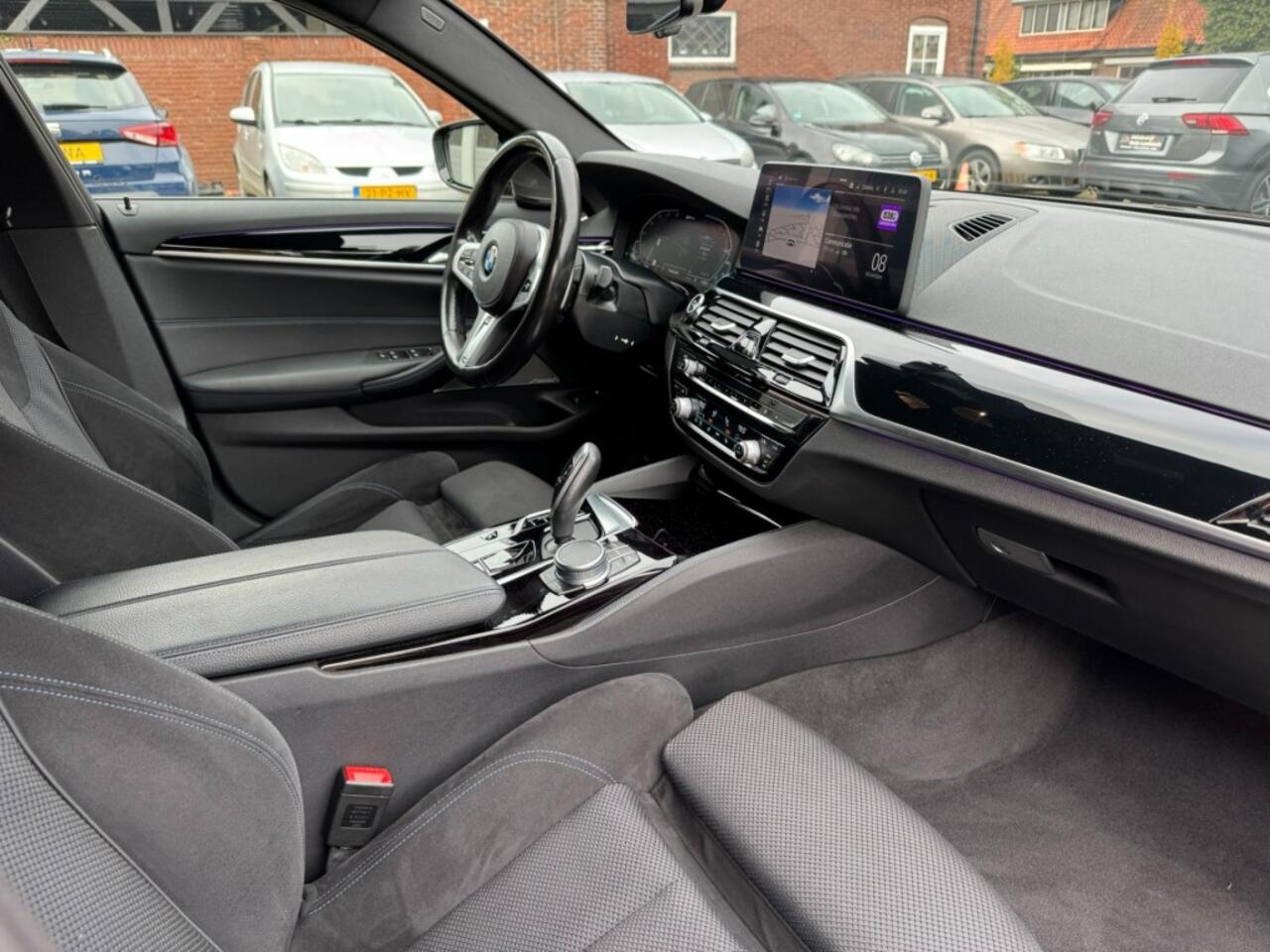 BMW 5-SERIE Touring 530e xDrive M Sport Laser Camera Navi Trekhaak