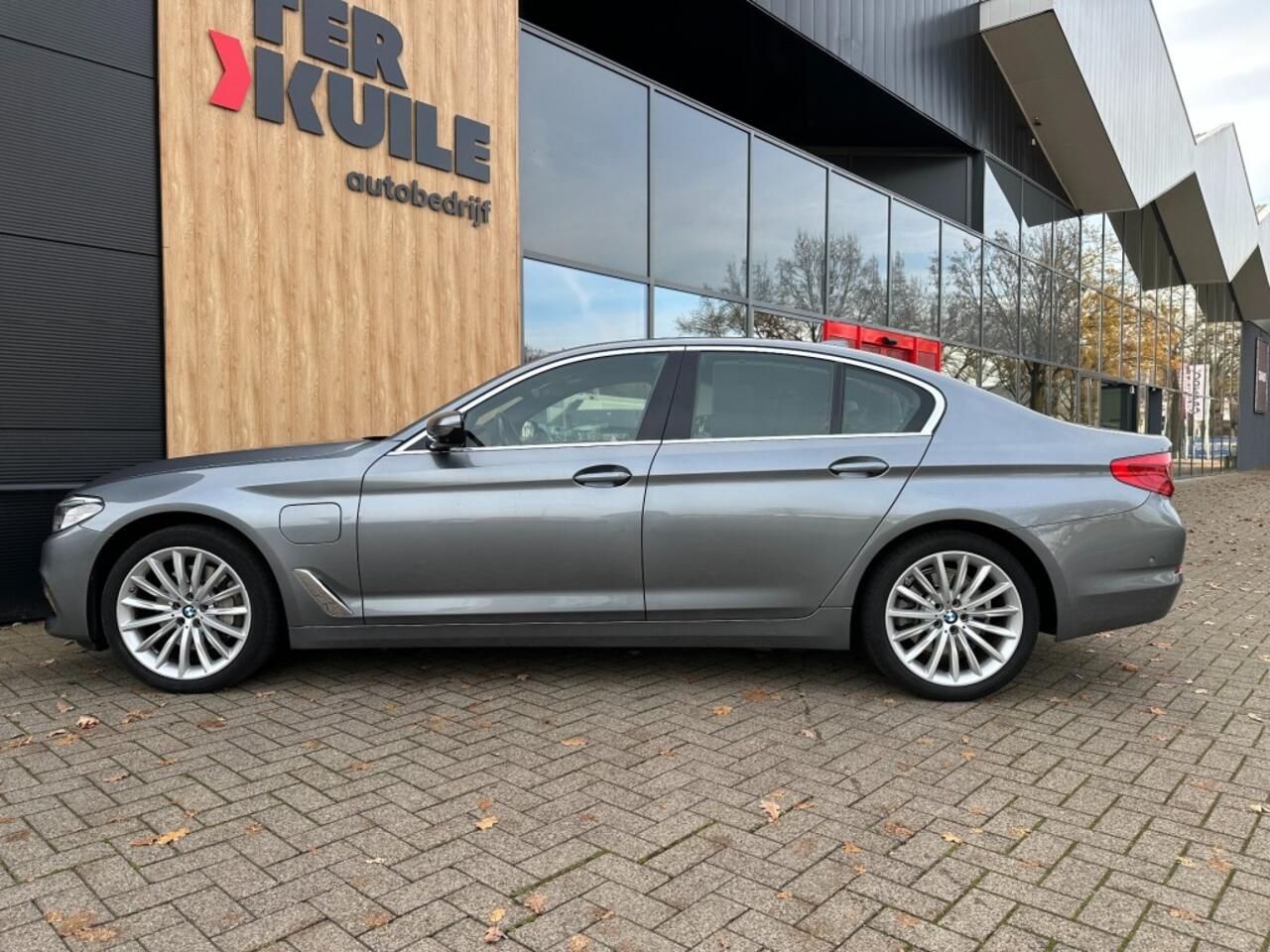BMW 5-SERIE 530e xDrive iPerformance High Executive Luxury