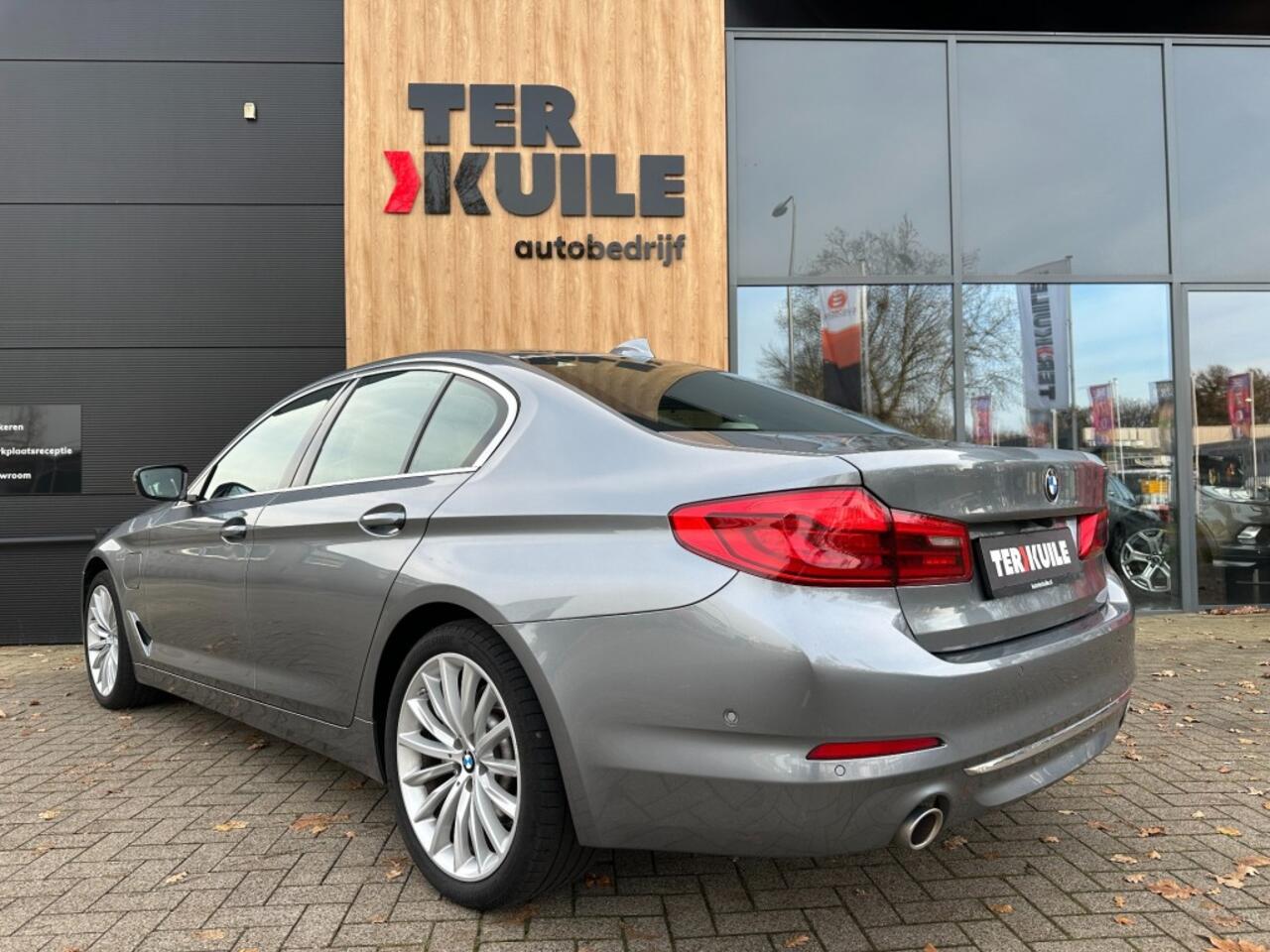 BMW 5-SERIE 530e xDrive iPerformance High Executive Luxury