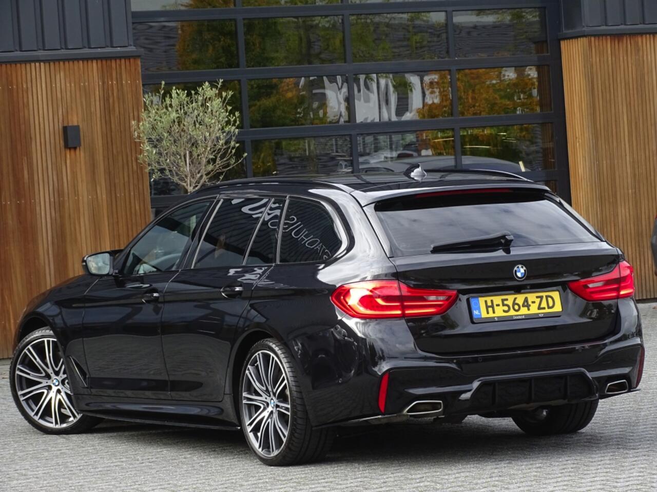 BMW 5-SERIE Touring 530i 252PK / M-Sport / Individual / panormadakraam / *NAP*