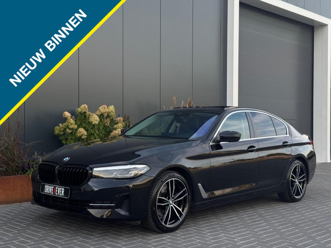 BMW 5-SERIE 520i High Exe m2021 FULL SCHUIFDAK NAVI CAMERA SPORTVELGEN