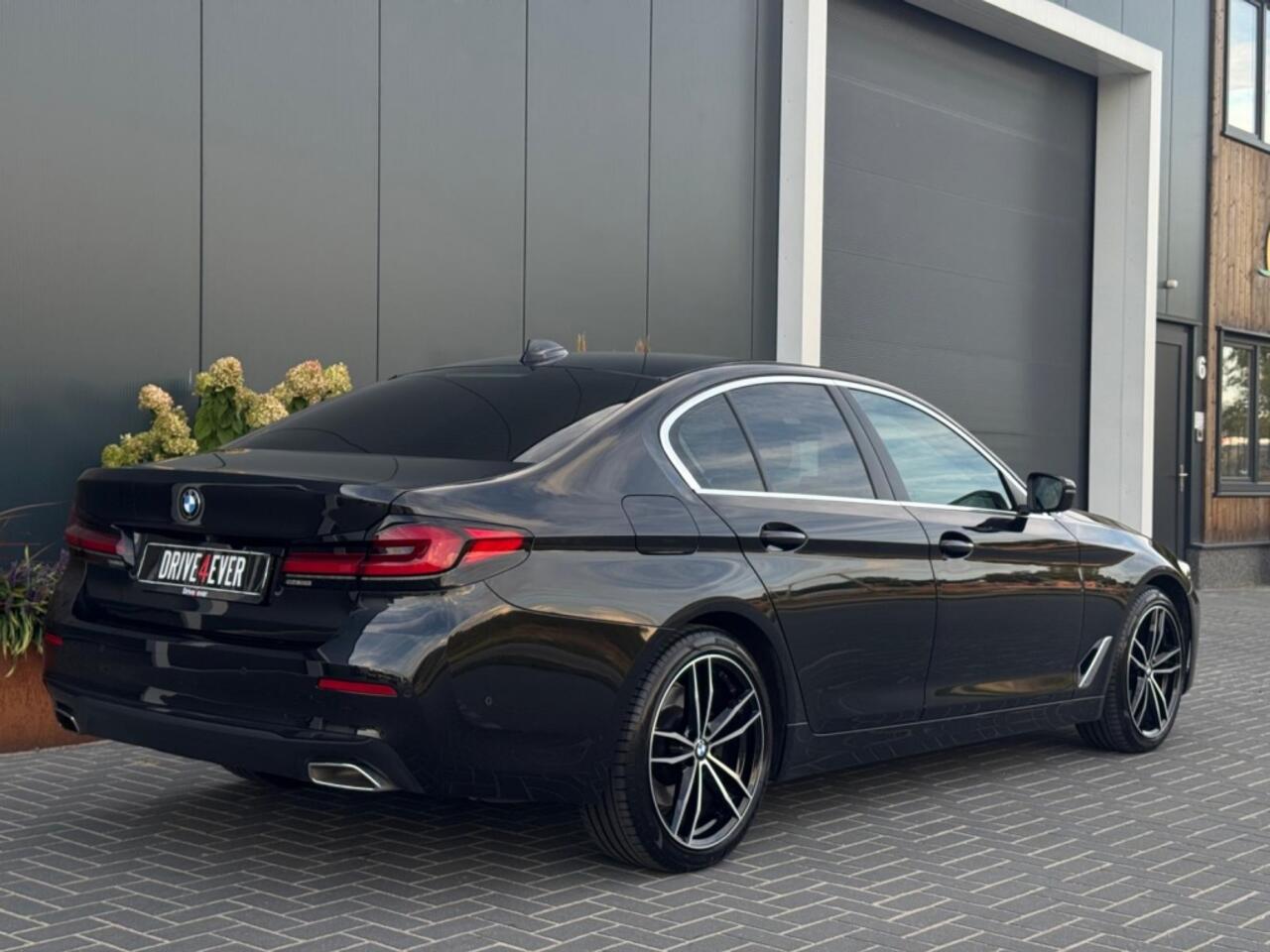 BMW 5-SERIE 520i High Exe m2021 FULL SCHUIFDAK NAVI CAMERA SPORTVELGEN