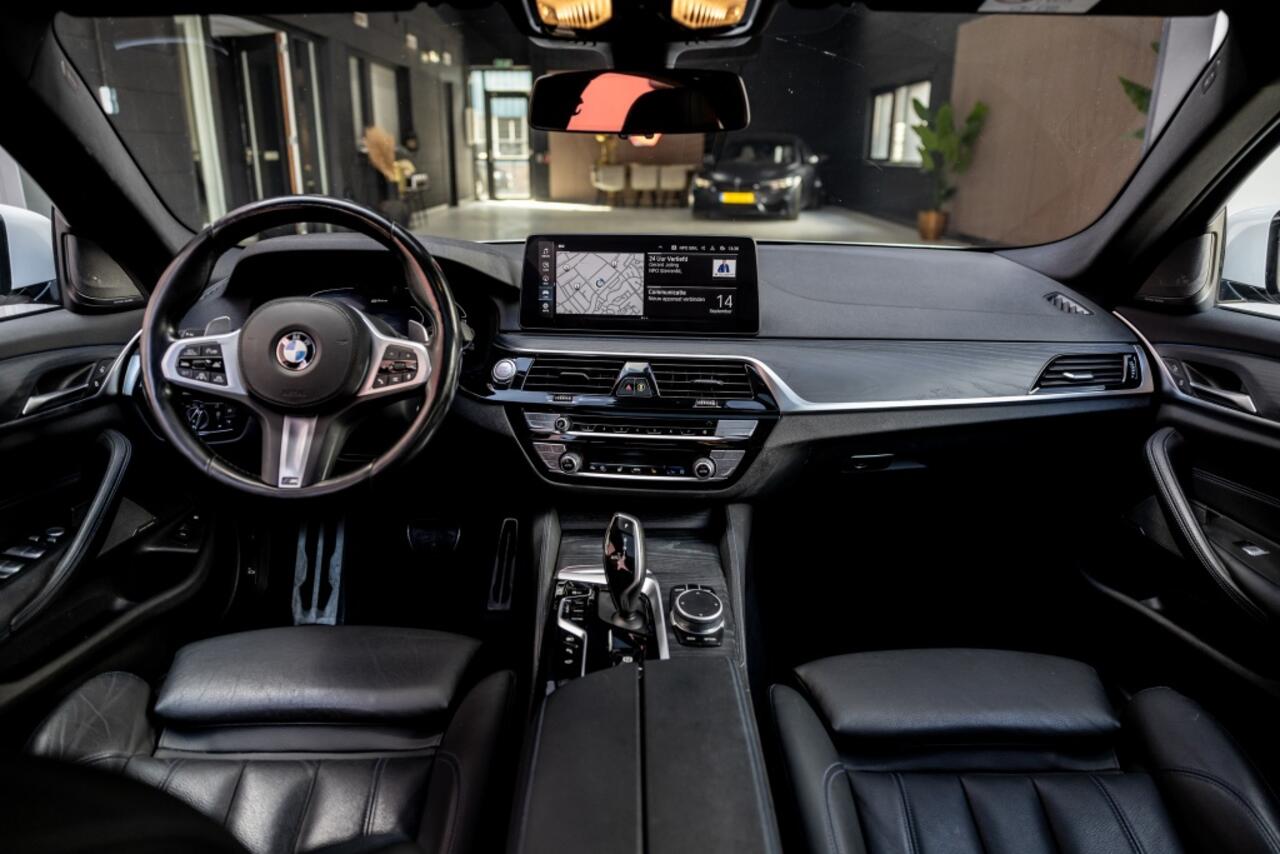BMW 5-SERIE 545e xD High Ex. Ed. | HuD | H&K | Open Dak | Trekhaak |