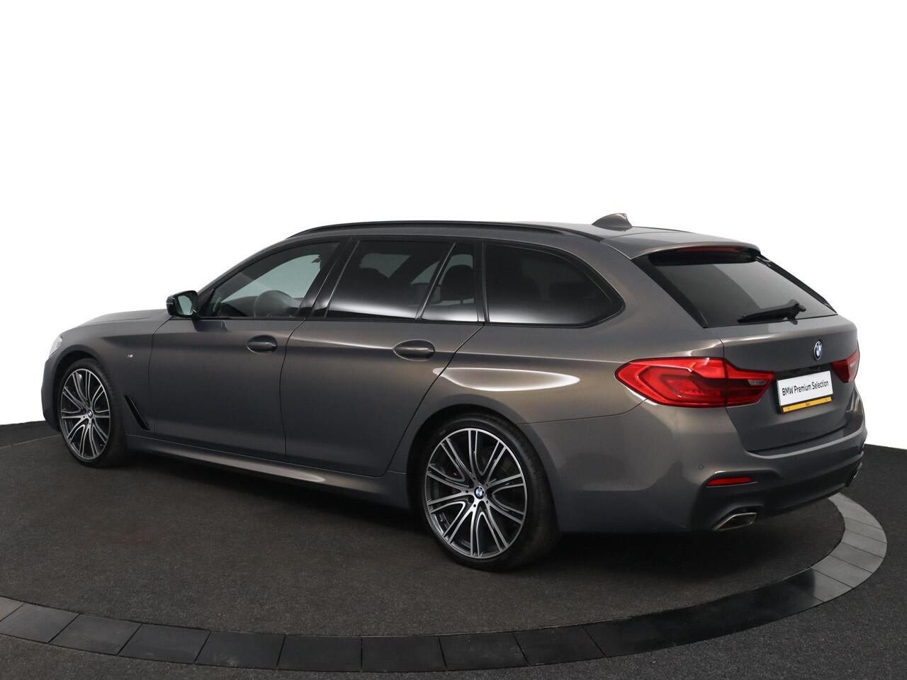 BMW 5-SERIE Touring 520i High Executive Edition M-Sportpakket | Head Up | Driving Assistant Plus | Stoelventilatie voorstoelen | Harman/Kardon Surround Sound