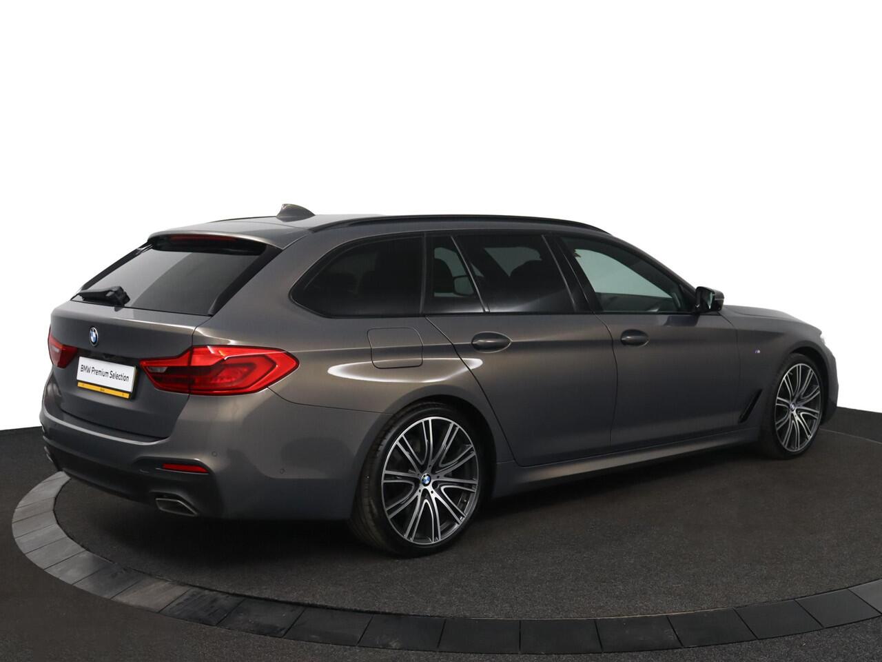 BMW 5-SERIE Touring 520i High Executive Edition M-Sportpakket | Head Up | Driving Assistant Plus | Stoelventilatie voorstoelen | Harman/Kardon Surround Sound