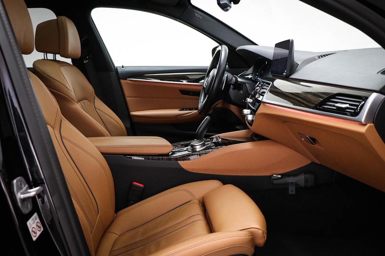 BMW 5-SERIE Touring 540i xDrive High Executive | LASER LED | HEAD UP | PANORAMADAK | 360 CAMERA | TREKHAAK